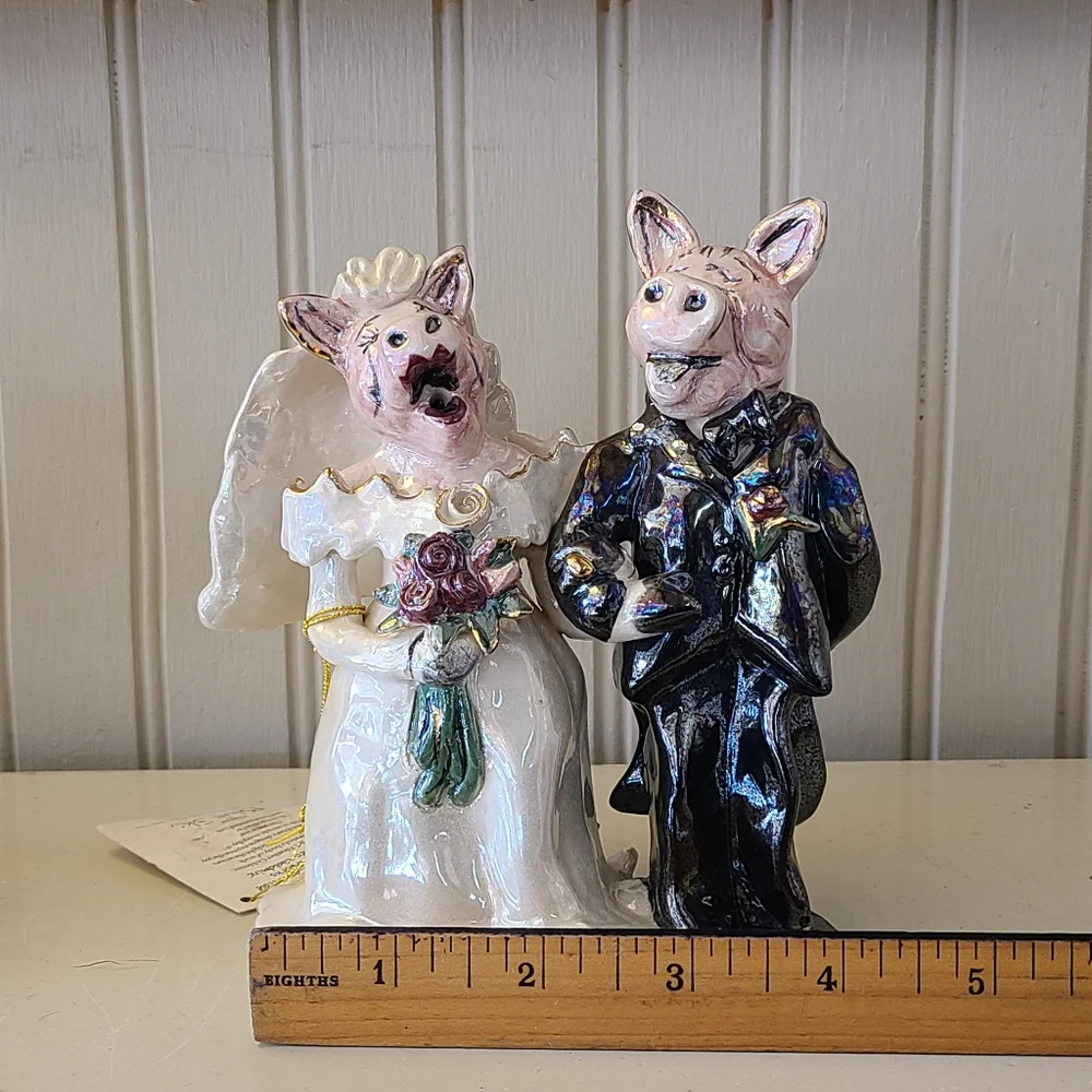 Blue Sky Clayworks Pig Bride and Groom Cake Topper